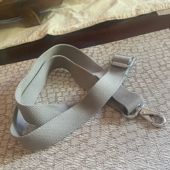 Kipling Light Gray canvas shoulder strap - Picture 1 of 5
